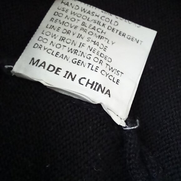 Men’s Black & Gray Colorblock Sweater – Size M - Picture 6 of 7